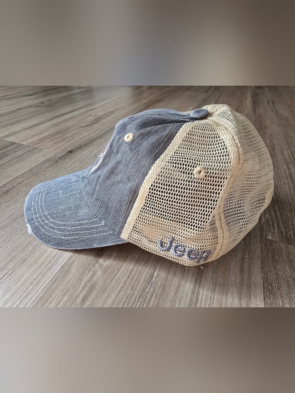 Jeep Men's Two-Tone Mesh Trucker Cap — Gray and Cream